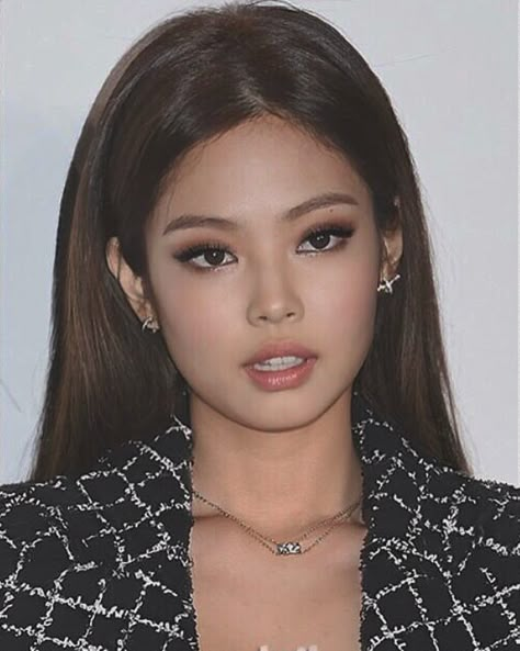 Jennie Make Up, Jennie Kim Makeup Look, Jennie Kim Makeup, Kpop Idols Makeup, Jennie Makeup, Kim Makeup, Jennie Black, Latina Makeup, Korean Eye Makeup