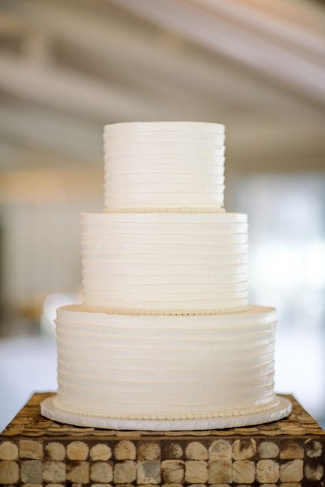 classic white wedding cake, photo by Sean Money + Elizabeth Fay http://ruffledblog.com/glittered-charleston-wedding #cakes #desserts Plain Wedding Cakes, Wedding Cake Simple Elegant, Wedding Cakes Simple, Cakes Simple, Wedding Cakes Elegant, Boda Mexicana, White Wedding Cakes, Simple Wedding Cake, Cool Wedding Cakes