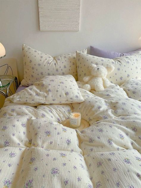 Bedroom Ideas Floral Bedding, Floral Bed Cover, Cottage Core Sheets, Pastel Bed Sheets, Floral Sheets Bedding, Cute Bedding Aesthetic, Aesthetic Duvet Covers, Purple Floral Bedding, Bed Sheets Floral