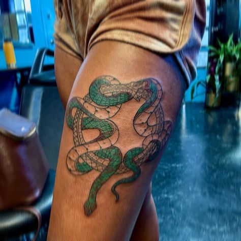 Tough Tattoos, Color Tattoos On Dark Skin, Coraline Style, Tattoos On Brown Skin, Tattoo On Dark Skin, Tattoos On Dark Skin, Dark Skin Tattoo, Small Tattoos Ideas, Girl Thigh Tattoos