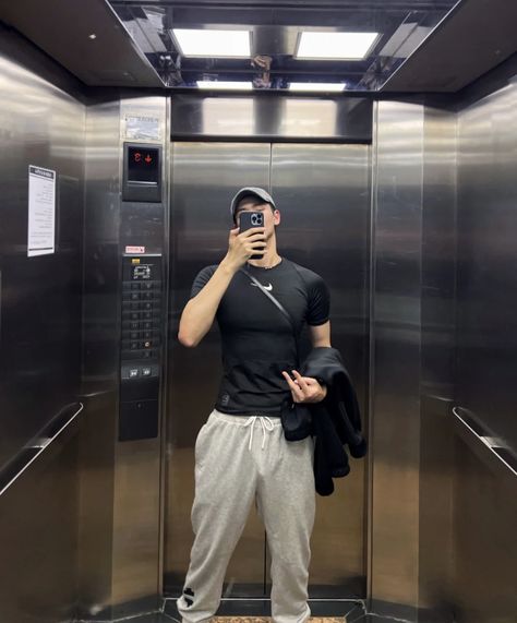 Muscular Men Outfits Aesthetic, Guys In Grey Sweats, Men Outfits Aesthetic, Gym Guys, Boys Outfits, Grey Sweats, Korean Casual Outfits, Guys Clothing Styles, Fashion Photography Poses