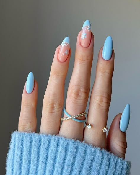 40 Best 2023 Nails to Inspire You Summer Almond Nails 2024, Nails For Europe Trip, Eid Nails, Sky Blue Nails, Nails Paint, Nagel Tips, Smink Inspiration, Simple Gel Nails, Summery Nails