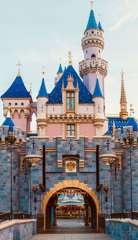 Sleeping Beauty’s Castle, Sleeping Beauty Disneyland, Disneyland Phone Wallpaper, Disneyland Castle Aesthetic, Disneyland California Castle, Disneyland Background, Disneyland Paris Winter, Disneyland California Aesthetic, Disneyland Paris Photography