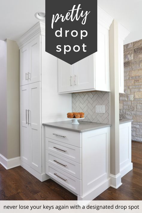 Drop Zone In Kitchen Small Spaces, Small Drop Zone Ideas Kitchen, Drop Zone Ideas Corner, Drop Off Station Ideas, Drop Zone Counter, Mail Area In Kitchen, Built In Drop Zone Ideas, Kitchen Drop Zone Ideas, Corner Drop Zone