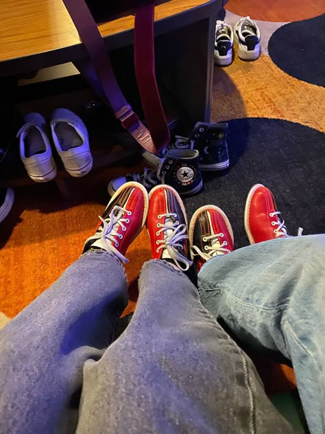 bowling with friends Bowling Shoes Aesthetic, Bowling With Friends Aesthetic, Bowling Pictures Instagram, Bowling Alley Pictures, Bowling Date Aesthetic, Bowling Fits, Bowling Aesthetic Pictures, Bowling Alley Aesthetic, Date Night Pics