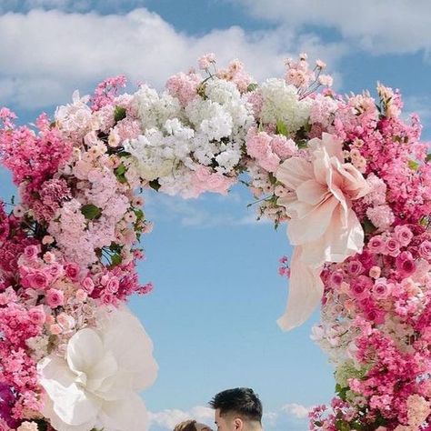 WedLuxe Toronto on Instagram: "We saw lots of Barbies and Kens this #halloweekend, but "If Barbie & Ken had a wedding..." this would be IT! 💖🤩 This #brideandgroom embraced bright shades of #pink for their #weddingday, and the result! is! EVERYTHING! 🌸💞🌺 How #obsessed are you with their #Barbie pink aesthetic? ⬇️ Planner: @fleurweddingstoronto Venue: @hotelxtoronto Photographer: @lolarong Floral Design: @infinitude_design" Barbie Wedding Theme, Pink Aesthetic Wedding, Barbie Pink Aesthetic, Cowboy Barbie, Aesthetic Planner, Barbie Wedding, Barbie Ken, Conference Design, Lesbian Wedding