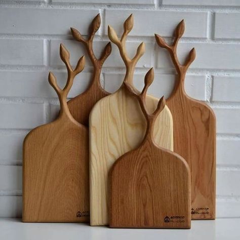 Diy Kitchen Decor, Christmas Kitchen Decor, Diy Holz, Wood Creations, Chopping Boards, Wood Ideas, Into The Woods, Woodworking Ideas, Charcuterie Boards