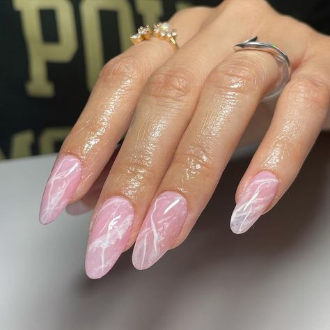 Rose Quartz Nails, Marble Acrylic Nails, Cute Almond Nails, Oval Nails Designs, Nye Nails, Quartz Nails, Marble Nail Designs, Quartz Nail, Nails Today