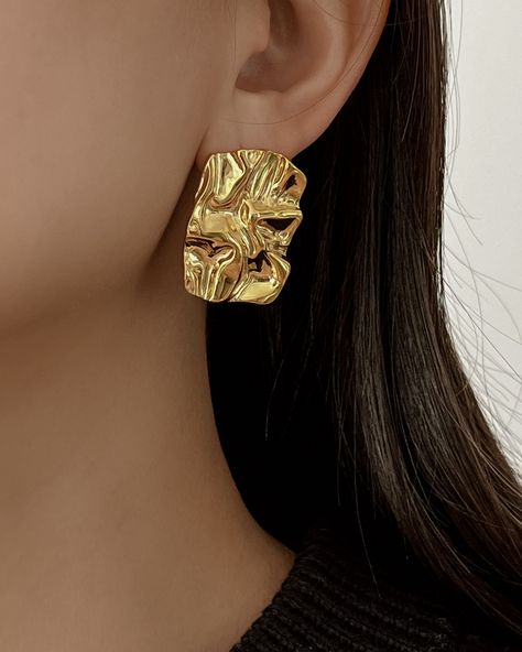 Statement Earrings Outfit, Jewellery Photo, Fantasy Earrings, Jewellery Photography Inspiration, Earrings Outfit, Jewelry Photography Styling, Gold Plated Jewellery, Fancy Earrings, Bow Necklace