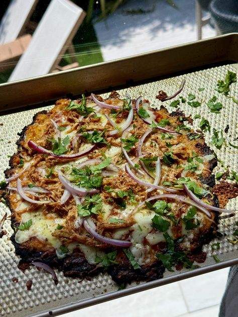 BBQ Chicken Pizza with Flourless Sweet Potato Crust - Katie Austin Sweet Potato In The Oven, Potato In The Oven, Sweet Potato Crust, Sweet Potato Pizza, Crispy Chicken Burgers, Potato Crust, Individual Pizzas, Katie Austin, Potato Pizza