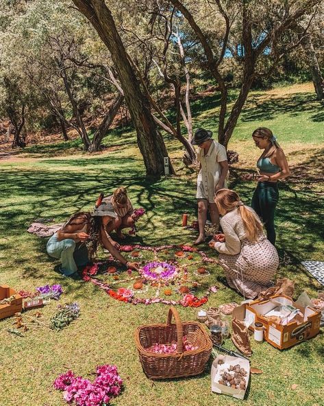 Summer Solstice Party, Healing Workshop, Circle Ideas, Solstice Party, Sister Circle, Wild Women Sisterhood, Women Circle, Spiritual Pictures, Healing Retreats