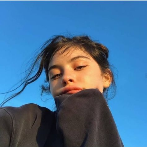 #sunkissed #goldenhour #sun #Bella #bluesky #blue #aesthetic Gracie Abrams, Selfie Poses, Insta Photo Ideas, Selfie Ideas, Photo Instagram, Insta Inspo, Pretty Face, Pic Ideas, Aesthetic Girl