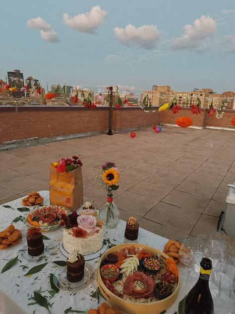 Rooftop Summer Party, Rooftop Graduation Party, Birthday Rooftop Party Ideas, Roof Top Birthday Decoration, Terrace Party Decoration Rooftops, Rooftop Party Decor, Rooftop Birthday Party Decorations, Rooftop Terrace Party, Rooftop Party Decorations