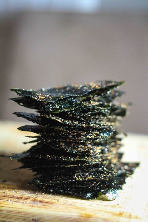 You won't believe how easy it is to make these Zesty Seaweed Chips at home. Sushi Nori Recipes, Nori Seaweed Recipes, Recipes With Seaweed, Black Vegetables, Seaweed Recipe, White Bread Sandwich, Seaweed Recipes, Seaweed Chips, Shrimp Toast