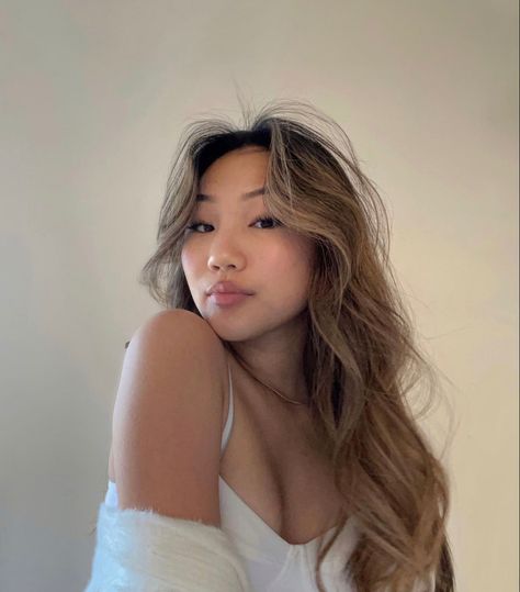 Asian Hair Inspo, Asian Hair Dye, Asian Hair Highlights, Balayage Asian Hair, Blonde Asian Hair, Hair Color Asian, Blonde Asian, Brown Hair Inspo, Selfie Inspo