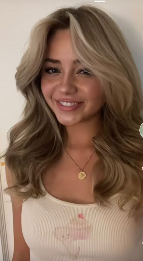 Teen Haircuts, Medium Hairstyles For Women, Summer Blonde Hair, Haircut Inspo, Hair Cut Ideas, Dirty Blonde Hair, Hairstyles For Layered Hair, Blonde Hair Inspiration, Hair Stylies