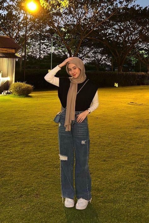 Hijab Outfit Jeans, Black Outfit Hijab, Ootd Casual Hijab, Outfit Ngampus, Ootd Korean Style, Ootd Hijab Casual, Outfit Hijab Casual, Outfit Korean Style, Modest Casual Outfits