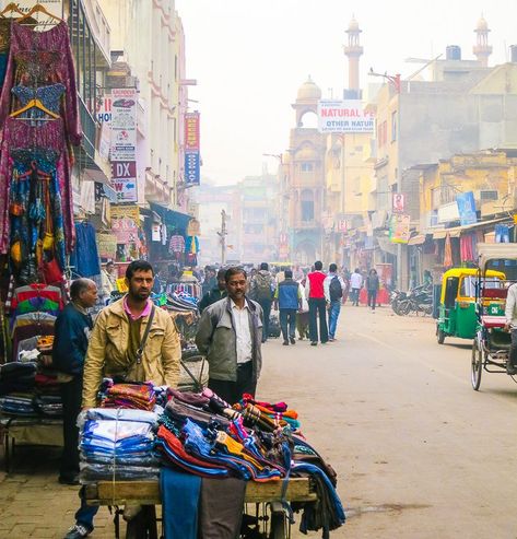 Delhi Traffic, Delhi Market, Dubai Skyscraper, Amazing India, India Clothes, Indian People, India Asia, India Photography, About India