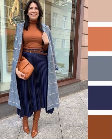 Cobalt Outfit Ideas, Colourful Autumn Outfits, Fall Colors Outfits, Pleated Skirt Plaid, Combo Outfits, Navy Pleated Skirt, Plaid Overcoat, Colour Blocking Fashion, Colour Combinations Fashion