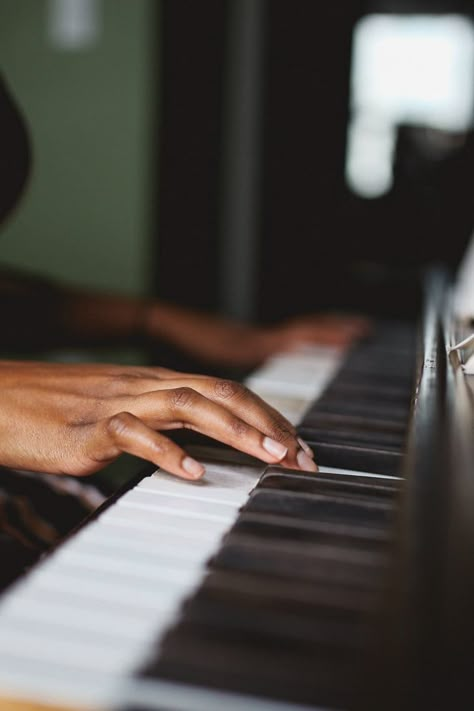 I Learned to Play the Piano as an Adult Learn Piano Aesthetic, Piano Aesthetic Black Women, Learning Piano Aesthetic, Piano Teacher Aesthetic, Piano Playing Aesthetic, Playing Piano Aesthetic, Pianist Aesthetic, Piano Aesthetics, Detroit Aesthetic