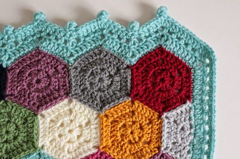 Cherry Heart: Calling all Blanketeers! / Weekender Blanket Border Pattern Crochet Blanket Borders, Crochet Capelet Pattern, Blanket Borders, Blanket Border, Hexie Patterns, Crochet Hexagon Blanket, Hexagon Blanket, Crochet Blanket Border, Granny Hexagon