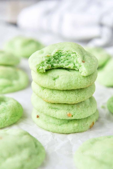 Deliciously chewy with a nutty flavor, these Pistachio Pudding Cookies are a perfect treat for pistachio lovers! Gelatin Desserts, Green Cookies, Pistachio Pudding Cookies, Pistachio Muffins, Chocolate Chip Pudding, Chocolate Chip Pudding Cookies, Pistachio Recipes, Pistachio Cookies, Delicious Christmas Cookies