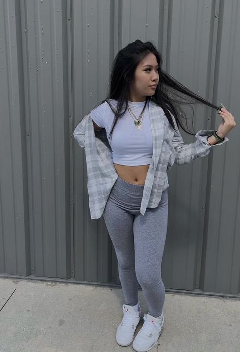 Outfits With Grey Leggings Black Women, Outfits With Grey Bodysuit, Grey And White Flannel Outfit, Gray Legging Outfit, Grey Bootcut Leggings Outfit, Air Max 90 Futura Outfits, Leggings With Sandals Outfit, Outfit Ideas Skirt Short, Grey Zipup Outfit