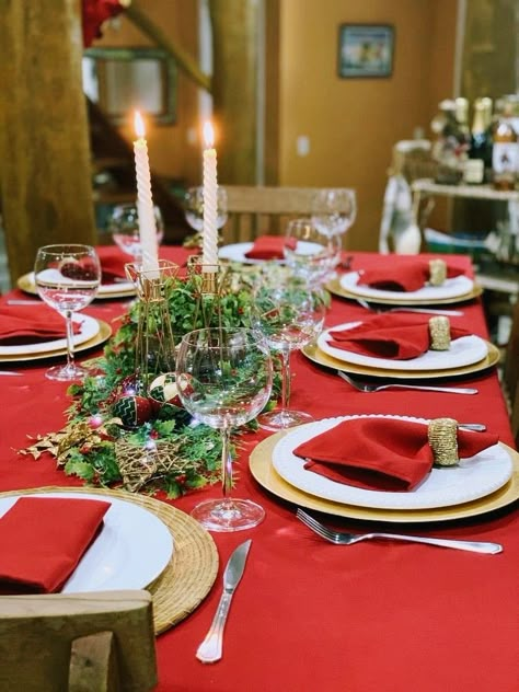 Christmas Table With Red Tablecloth, Christmas Table Settings Red Tablecloth, Christmas Table Red Tablecloth, Red Tablecloth Christmas Table, Christmas Table Settings Elegant Red, Centerpieces With Sunflowers, Dining Room Table Plans, Christmas Table Settings Elegant, Table Decorations For Christmas