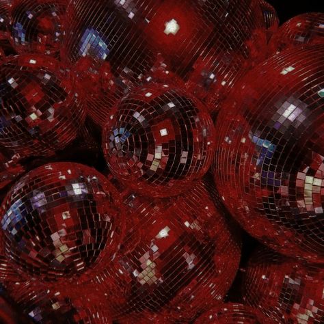 Maroon Aesthetic, Visuell Identitet, Lovecore Aesthetic, Dark Red Wallpaper, Loving Him Was Red, I See Red, Cherry Wine, Red Icons:), Disco Balls