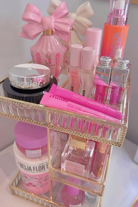 Dream Skincare, Vanity Inspo, Makeup Beauty Room, Girly Bathroom, Beauty Room Vanity, Preppy Makeup, Room Products, Expensive Makeup, Pink Vanity