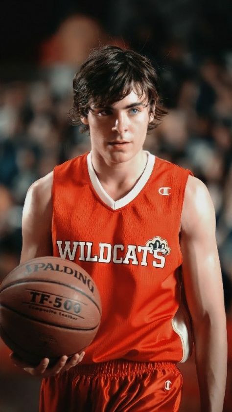 Troy High School Musical, Zac Efron 17 Again, Zac Efron High School, Gabriela Montez, Musical Wallpaper, Wildcats High School Musical, High School Musical 2, High School Music, High School Musical 3