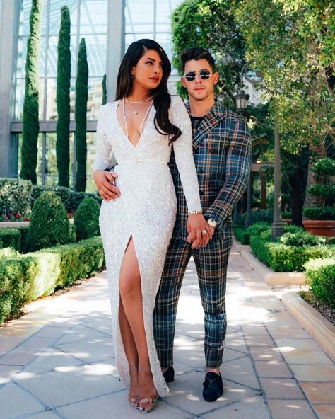 Priyanka Chopra Wallpaper, Tall Bride, Nick And Priyanka, Nick Jonas Priyanka Chopra, Priyanka And Nick, Jaden Smith Fashion, Taller Girlfriend, Priyanka Chopra Wedding, Priyanka Nick