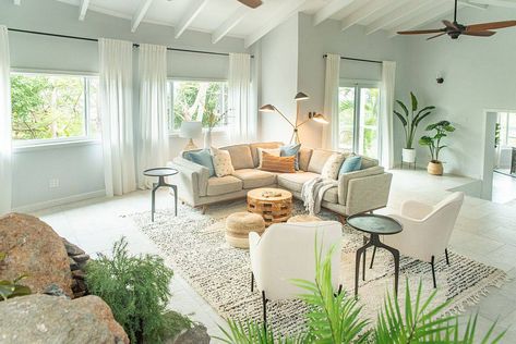 Pastel greens allow you to use more of the color in the living room without the space seeming garish - Decoist Green Beach Living Room, Sea Foam Living Room, Seafoam Green Living Room, Pastel Green Living Room, Mint Green Living Room Ideas, Natural Room Aesthetic, Seafoam Living Room, Pale Green Living Room, Living Room Pastel Colors