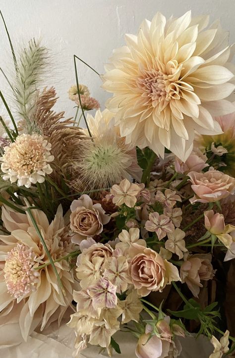 Vintage Floral Chandelier, Autumn Dahlia Bouquet, Neutral Flower Wedding, Cream Fall Wedding Flowers, Dahlia Flower Centerpieces, Neutral Fall Florals, Taupe Wedding Flowers, Neutral Floral Arrangements, White Dahlia Bouquet