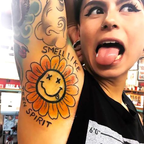 A funny tattoo on the girl's armpit. There is a dead sun that is saying: "Smell Like Teen Spirit." Armpit Tattoo, Best Tattoos Ever, Awful Tattoos, Nirvana Tattoo, Smiley Face Tattoo, Tattoo Mistakes, Women Tattoo Ideas, Spirit Tattoo, Army Tattoos