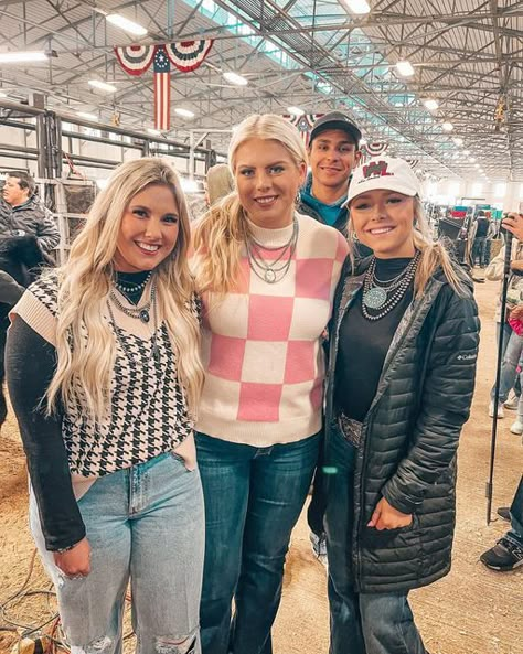 Heather Welper on Instagram: "Double post for my favorite white cow loving blondies 🤍" Show Cattle Outfits, Stock Show Outfits Cattle, Showing Livestock Outfits, Livestock Judging Outfits Blazers, Livestock Judging Outfits, Cattle Show Outfits, Livestock Show Outfits, Stock Show Outfits, Stockshow Outfits