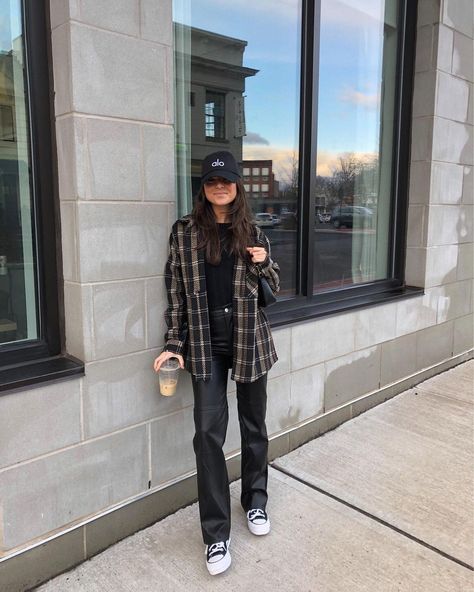 Check Shirts For Girls, Check Shirt Outfit Women, Checked Shirt Outfit, Viviane Audi, Autumn Shirt Outfit, College Girl Outfits, Cute College Outfits, Plaid Shirt Outfits, College Outfits Women