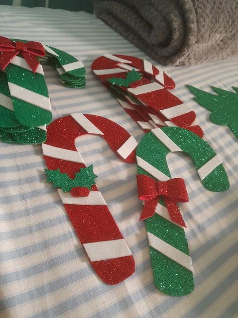 Diy Ginger Bread Decorations, Christmas Decor Ideas Diy Paper, Classroom Christmas Decorations, Christmas Decorations Diy Crafts, Paper Christmas Decorations, Christmas Arts And Crafts, Handmade Christmas Crafts, Easy Christmas Decorations, Tree Themes