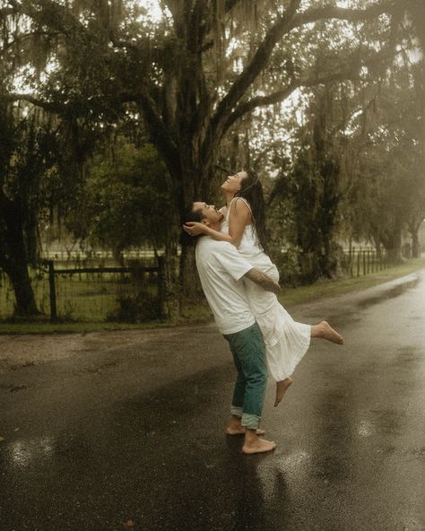 Rainy days with the sweetest family! 🌧️ #rainphotography #rainphotoshoot #creativephotography #creativephotographyideas #creativefamilyphotography #familyphotography #unscriptedposingapp #gpresets #authenticlovemag #tampaphotographer #flphotographer #stpetephotographer #wesleychapelphotographer #sonyphotographer Couples Photo Shoot In The Rain, Couples Photoshoot Rain, Engagement Pictures In The Rain, Raining Engagement Pictures, Rain Family Photoshoot, Rain Engagement Photos, Couple In Rain Photography, Rainy Day Couple Photoshoot, Rainy Day Couple Aesthetic