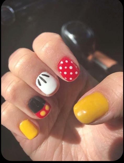 Disney Toenail Designs, Mickey Mouse Nails Halloween, Disney Nails For Kids, Kids Disney Nails, Disney Nails 2022, Disney Toe Nail Designs, Disney Nails Short, Summer Disney Nails, Minnie Nail Art