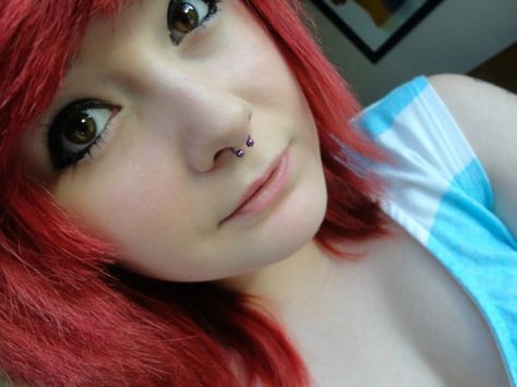 Septum piercing Emo Septum Piercing, Piercing Inspiration, Piercings For Girls, Body Modification, Scene Emo, Hair Routine, Septum Piercing, Emo Girls, Alt Fashion