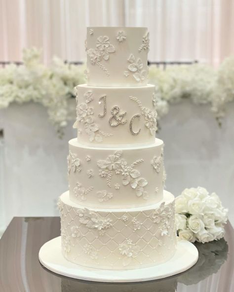 Wedding Cake Designs 4 Tier, Elegant Classy Wedding Cake, White Wedding Cake 5 Tier, Wedding Cake Designs Elegant Gold, Two Tier Wedding Cake Gold, White Wedding Cake 4 Tier, 4 Tier Wedding Cakes, Wedding Cake 4 Tier, White And Gold Three Tier Cake