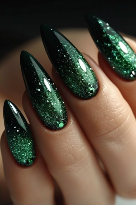 Emerald Nails, Kutek Disney, Dark Green Nails, Green Nail Designs, Her Nails, Make Up Nails, Xmas Nails, Prom Nails, Up Nails