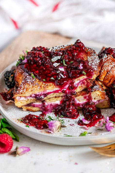 Cream Cheese Stuffed Blackberry Compote French Toast - Take your go to french toast brunch recipe up a notch with this cream cheese and compote stuffed brioche bread version! From aberdeenskitchen.com #creamcheese #stuffed #blackberry #compote #french #toast #breakfast #brunch #recipe #vegetarian #valentinesday Breakfast Ideas With Raspberries, Brunch Bread Ideas, French Toast Fancy, Romantic Breakfast Recipes, Stuffed Brioche French Toast, Stuffed French Toast Mascarpone, French Toast Flavors, Breakfast To Impress, Breakfast Yorkshire Pudding