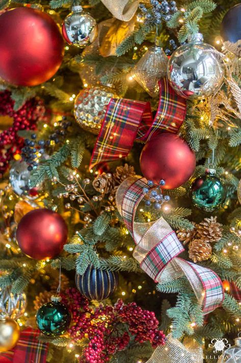 Plaid Themed Christmas, Nursery Christmas, Tartan Plaid Christmas, Plaid Christmas Decor, Tartan Christmas, Gold Christmas Decorations, Plaid Christmas Tree, Christmas Tree Inspiration, Tree Themes