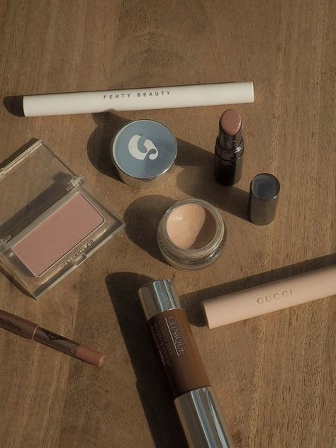 Beauty Essentials Aesthetic, Simple Makeup Products Aesthetic, Very Minimal Makeup, Everyday Makeup Products Aesthetic, Minimal Makeup Products Aesthetic, Minimalistic Makeup Collection, Minimal Makeup Aesthetic, Natural Makeup Products Aesthetic, Makeup Product Aesthetic