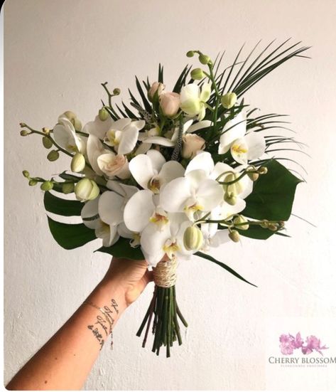 Weddings At The Beach, Tropical Flowers Bouquet, Orchid Bridal Bouquets, Tropical Bridal Bouquet, Beach Bouquet, Orchid Bouquet Wedding, Tropical Wedding Bouquets, Tropical Wedding Theme, Tropical Flower Arrangements