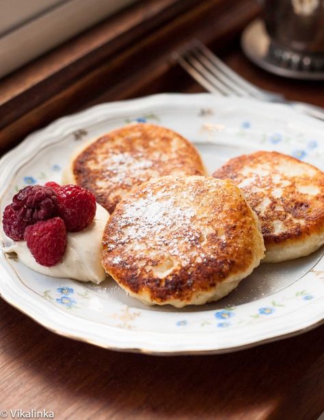 Russian Sweet Cheese Pancakes Syrniki (Made with Curd Cheese) Cheese Fritters, Sweet Cheese, Russian Desserts, Morning Brunch, Cheese Pancakes, Russian Food, What's For Breakfast, Russian Recipes, Pancakes And Waffles