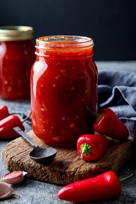 Sweet Chilli Sauce Recipe, Easy Chilli, Kitchen Sanctuary, Homemade Chilli, Chili Sauce Recipe, Chilli Jam, Hot Sauce Recipes, Chilli Recipes, Sweet Chilli Sauce