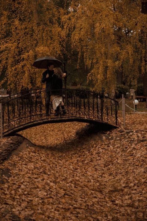 Fall Aesthetic People, September Core Aesthetic, Fall Aesthetic Relationship, October Love Aesthetic, Halloween Romance Aesthetic, Autumn Date Aesthetic, Romantic Fall Aesthetic, Aesthetic Fall Couple Pictures, Autumn Dates Aesthetic